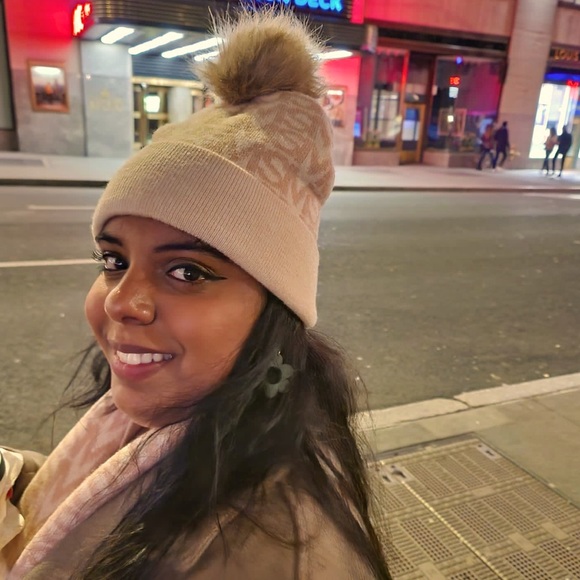 Meet your Posher, Amanda - Picture 1 of 1